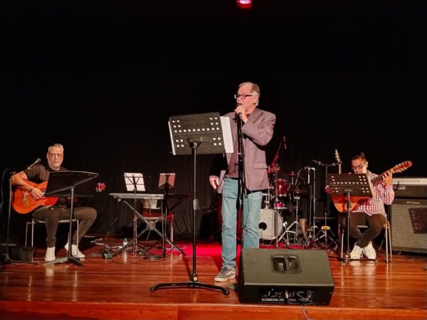 trovadores cantan a Nazoa
