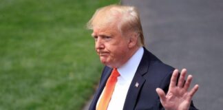 Trump aplaza