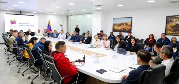 Organizan mesas de trabajo para optimizar servicio de transporte terrestre