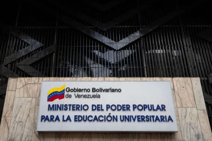 Consignan documentos 33 universidades para tramitar Bono de Responsabilidad Académica
