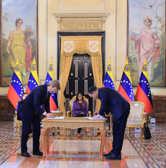 PDVSA y Repsol firman PDVSA y Repsol firman