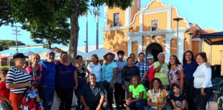 Los Guayos: Artesana celebran el Día Mundial de Tejer en Público