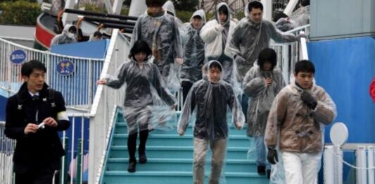 Decretan evacuaciones preventivas en Japón ante llegada del tifón Jangmi
