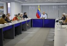 Instan a intelectuales del país a asumir un rol protagónico