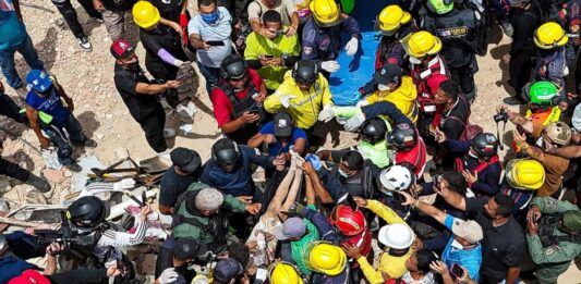 A más de 100 horas estos son algunos de los rescates realizados en La Guaira