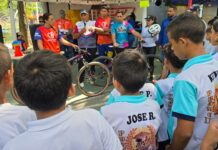 la bici va a la escuela