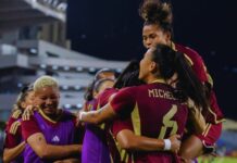 Vinotinto femenina