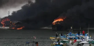 Incendio destruye 35 embarcaciones en puerto de Ecuador