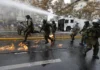 Chile: carabineros agreden a manifestantes durante paro nacional estudiantil