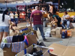 Habitantes de La Isabelica y transportistas se unen para ayudar a afectados por los sismos Habitantes de la Isabelica y transportistas