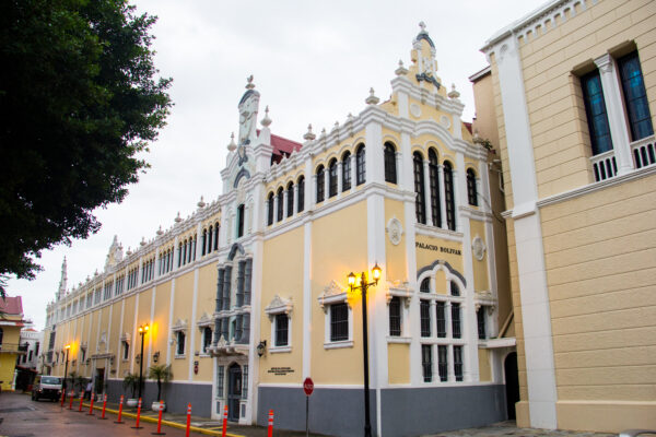 Imponente_Palacio_Bolívar,_Sede_del_Ministerio_de_Relaciones_Exteriores