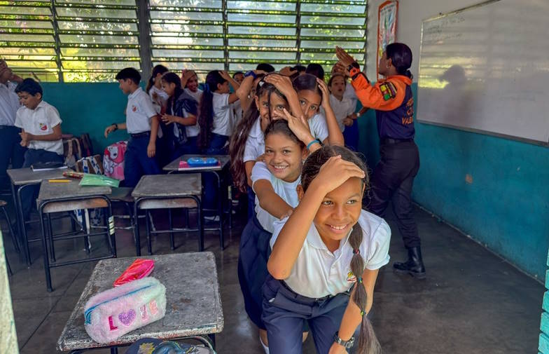 "Protección Civil va a la Escuela" llegó a la U.E.N. Ítaca en Flor Amarillo Protección Civil