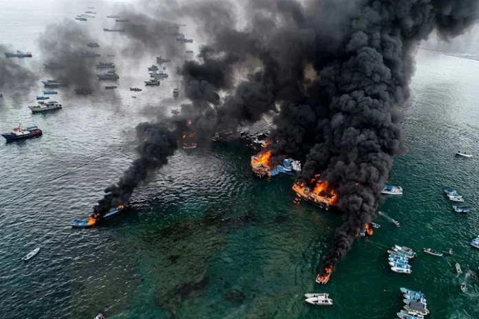 Ecuador: Incendio en el Puerto de Manta deja dos heridos Ecuador: Incendio en el Puerto de Manta deja dos heridos