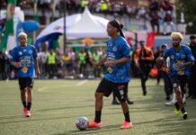 Ronaldinho Gaúcho comparte con jóvenes de Petare en partido de exhibición Ronaldinho Gaúcho