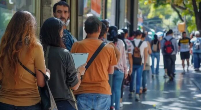 Desempleo en Argentina alcanza cifras similares a la crisis del 2001 Desempleo en Argentina alcanza cifras similares a la crisis del 2001