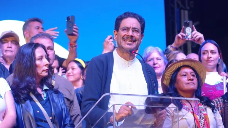 colombia-ivan-cepeda-mensaje-a-ciudadanos-foto-efe-768x432.jpg