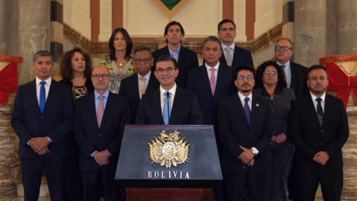 Protestas en Bolivia: Renuncian ministros.