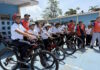 la bici va a la escuela