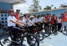la bici va a la escuela