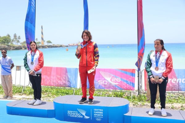 Paola Pérez amplió su reinado en las aguas abiertas 