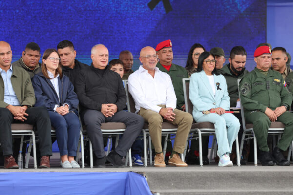 Delcy Rodríguez conmemora el 5 de julio con graduación