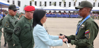 Delcy Rodríguez conmemora el 5 de julio con graduación