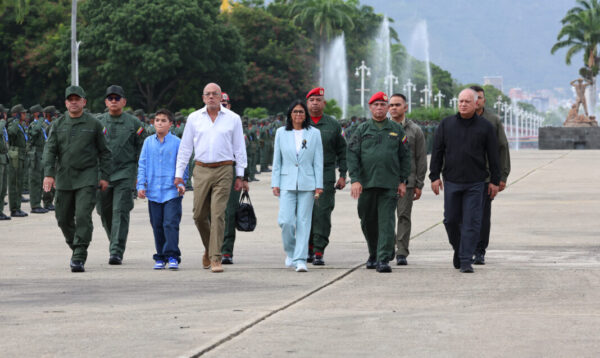 Delcy Rodríguez conmemora el 5 de julio con graduación