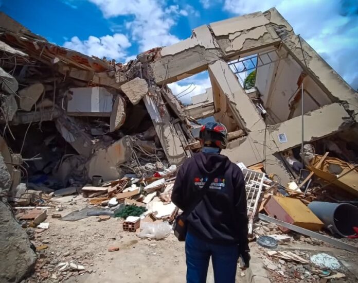 Memoria de una Brisa Marina que Huele Escombro Memoria de una Brisa Marina que Huele Escombro