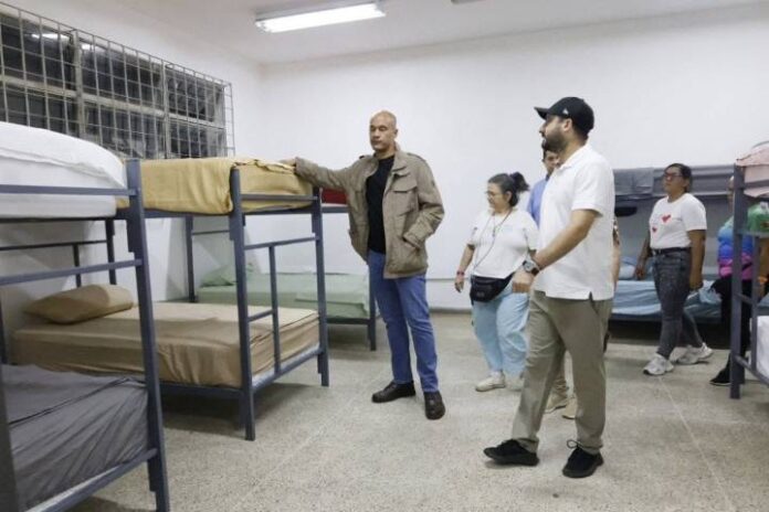 Campamentos transitorios atienden a más de 12 mil damnificados Campamentos transitorios atienden a más de 12 mil damnificados