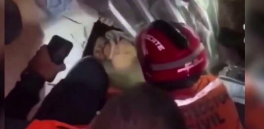 Rescatan con vida a una mujer de 70 años en la Guaira