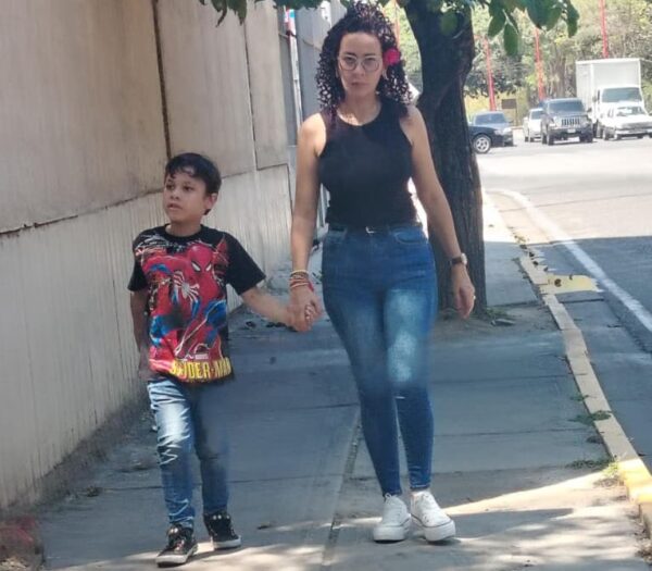 Sebastián Andrés y Marhisela-Puerto Cabello-terremotos-neurodivergencia