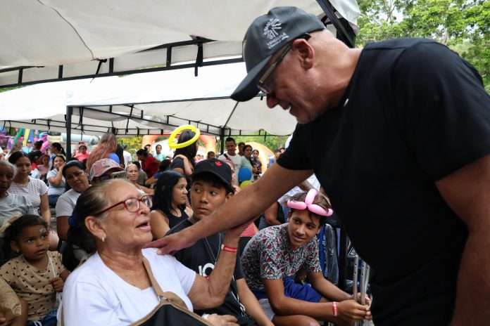 Jorge Rodríguez rindió homenaje a las víctimas de los sismos del 24 de junio Jorge Rodríguez rindió homenaje a las víctimas de los sismos del 24 de junio