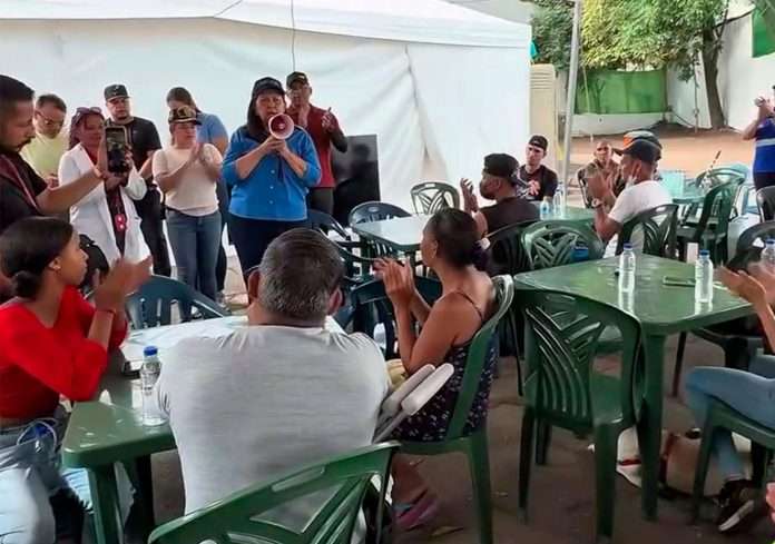 Reciben 42 familias guaireña en campamento transitorio caraqueño Reciben 42 familias guaireña en campamento transitorio caraqueño