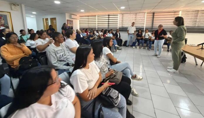 MinSalud y OPS capacitan a vacunadores en refugios temporales MinSalud y OPS capacitan a vacunadores en refugios temporales