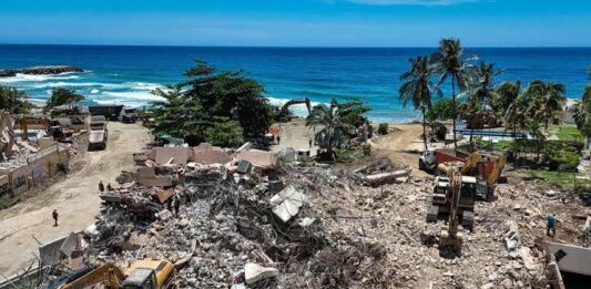 Activan 11 ubicaciones para recolección de escombros en La Guaira