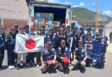 Condecoran al Equipo de Emergencias Médicas de Japón por su labor en La Guaira