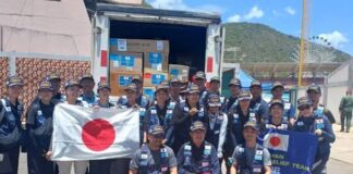 Condecoran al Equipo de Emergencias Médicas de Japón por su labor en La Guaira