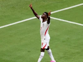 Inglaterra le gana a Francia