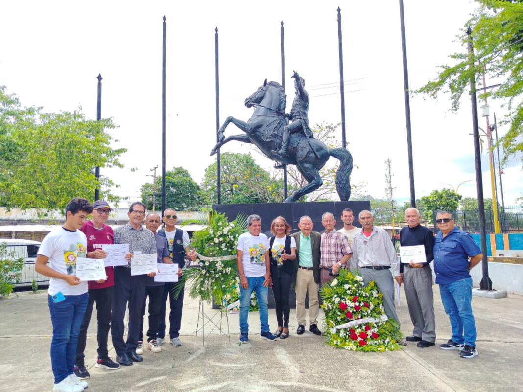 Ofrenda floral Plaza Simón Bolívar de la Parroquia Miguel Peña
