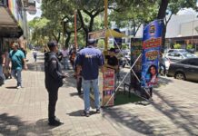 Peatones dicen ¡Gracias! Alcaldía de Valencia despeja aceras en Av. Bolívar Norte Despeje de aceras Valencia