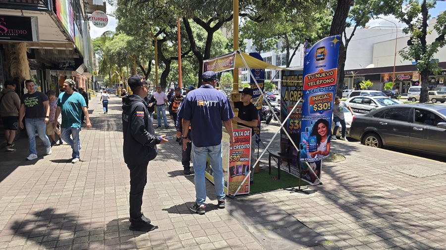 Alcaldía de Valencia aplica despeje de aceras en la Av. Bolívar Norte Despeje de aceras Valencia