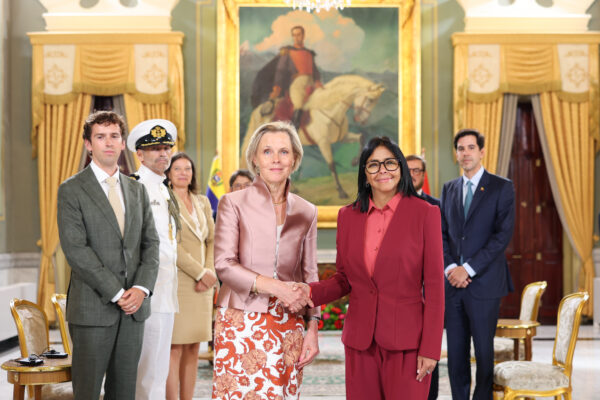 cartas-credenciales-embajadora cartas-credenciales-embajadora