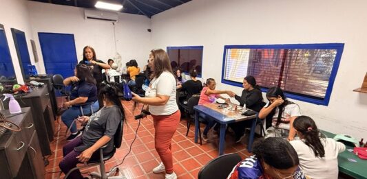 Impulsan formación productiva con taller de emprendimiento en Bella Florida