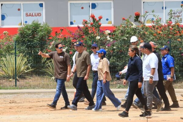 Supervisan construcción de mil viviendas en Ciudad Caribia