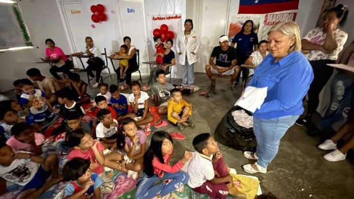 6 (92) kits escolares Los Samanes