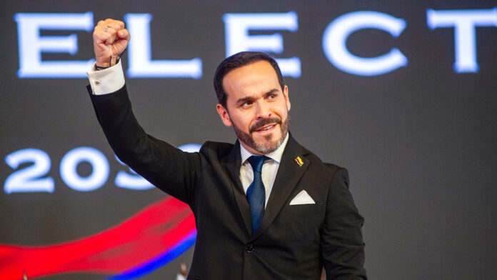 de la Espriella de la Espriella asume presidencia de Colombia