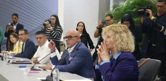 Diálogo entre Gobierno y exdiputados
