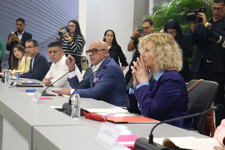 Diálogo entre Gobierno y exdiputados Diálogo entre Gobierno y exdiputados