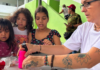 El arte como refugio: artesanos fomentan la creatividad en campamentos