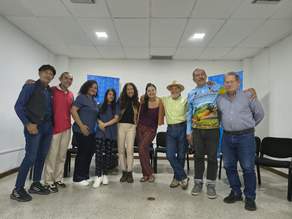 Encantos y Encuentos Encantos y Encuentos